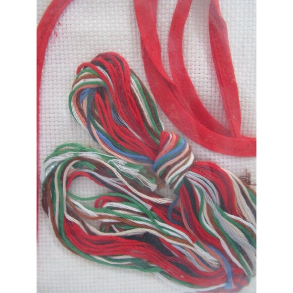 Wee Winsomes Willies Bib Christmas Cross Stitch Kit Elf Puppy Dog 1984 New - Picture 9 of 9